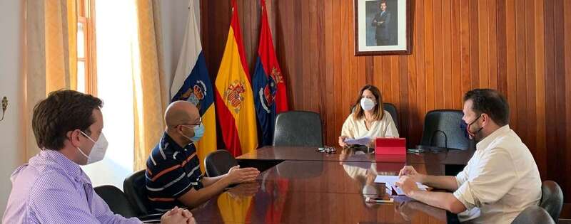 Reunión de la alcaldesa con representantes de AUVE/TA.